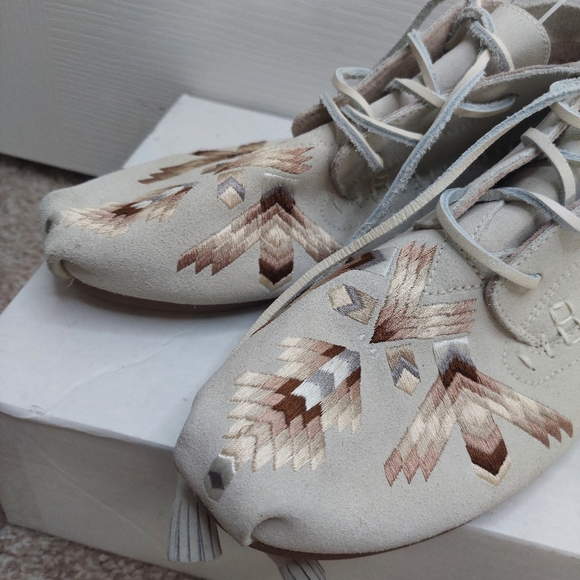 TOMS Embroidered Suede Leather Tribal Boots Size 10 - Picture 2 of 8